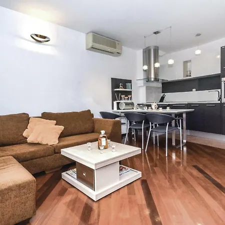 Nice Apartment In Split With Wifi * Split