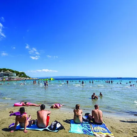 One-Bedroom Apartment Split With Sea View 02 Apartman