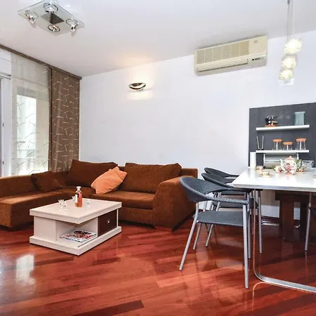 One-Bedroom Apartment Split With Sea View 02 Apartman Split