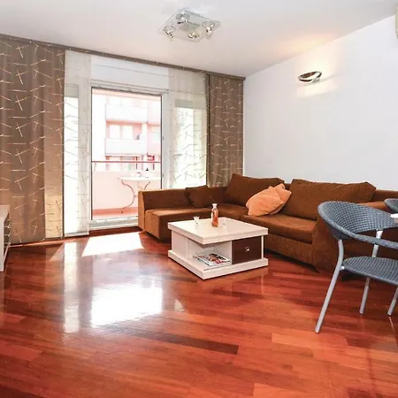 One-Bedroom Apartment Split With Sea View 02 Apartman *